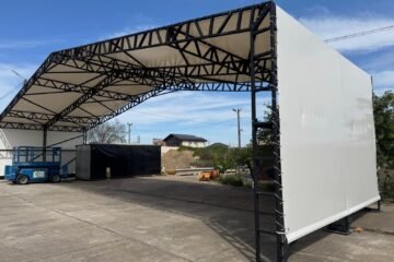 Cort industrial la comandă cu structură metalică rezistentă și acoperire